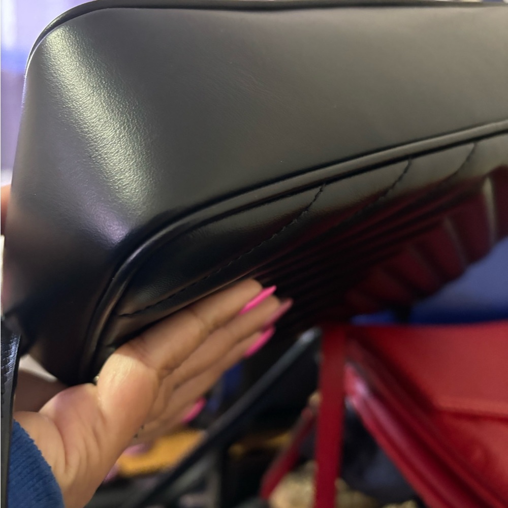 Beautiful YSL Lou bag. !!!! Shipping tomorrow!!!! We be Sold tomorrow!!!! - Picture 7 of 17